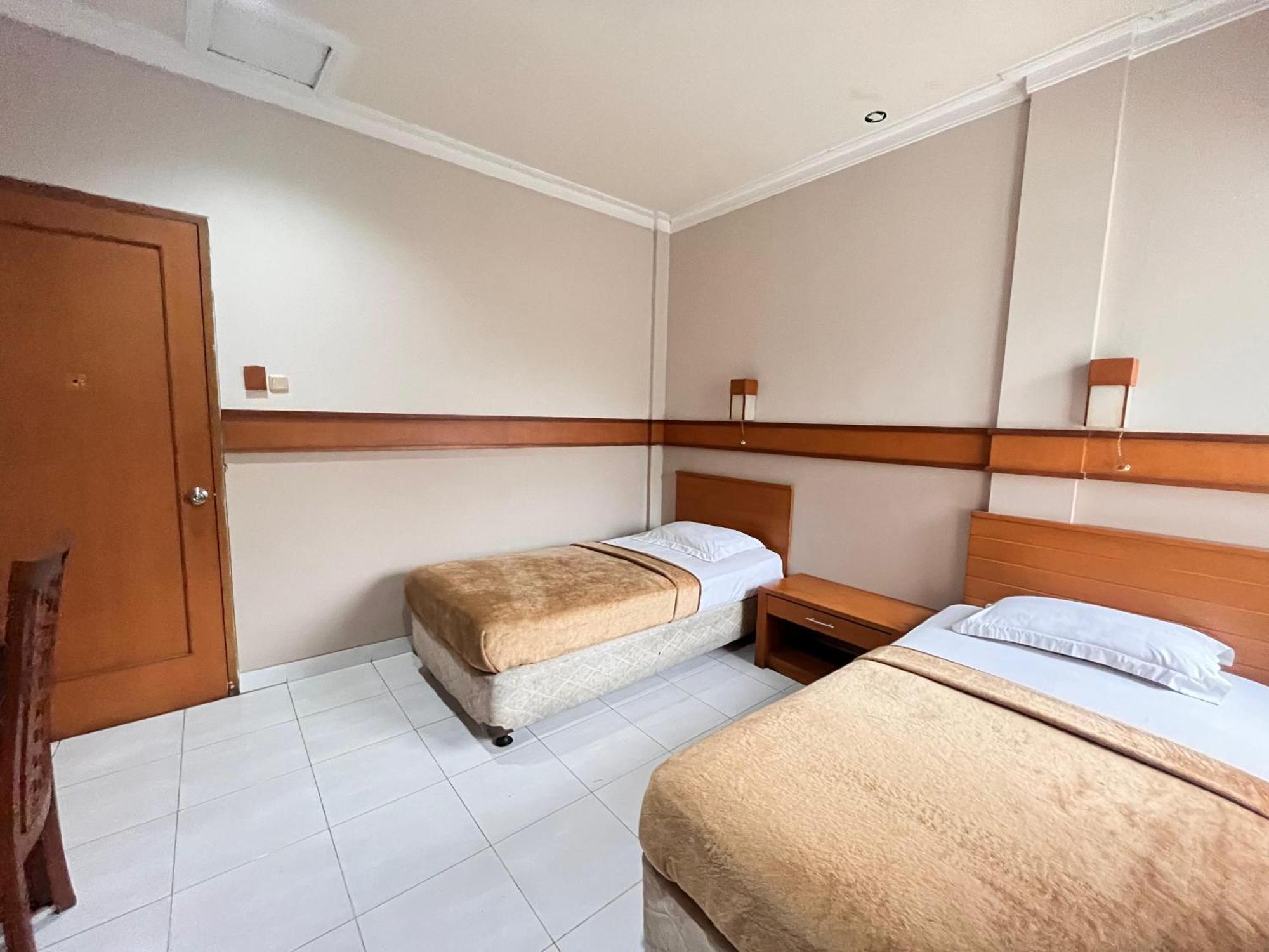 Hotel Caravan Tanah Abang Jakarta Exterior photo